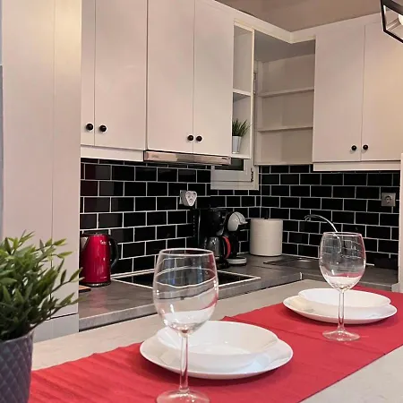 Urban 25sqm Studio With Backyard In Exarcheia *