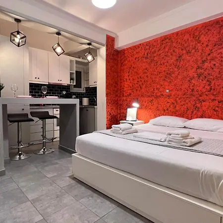 Urban 25sqm Studio With Backyard In Exarcheia Athens